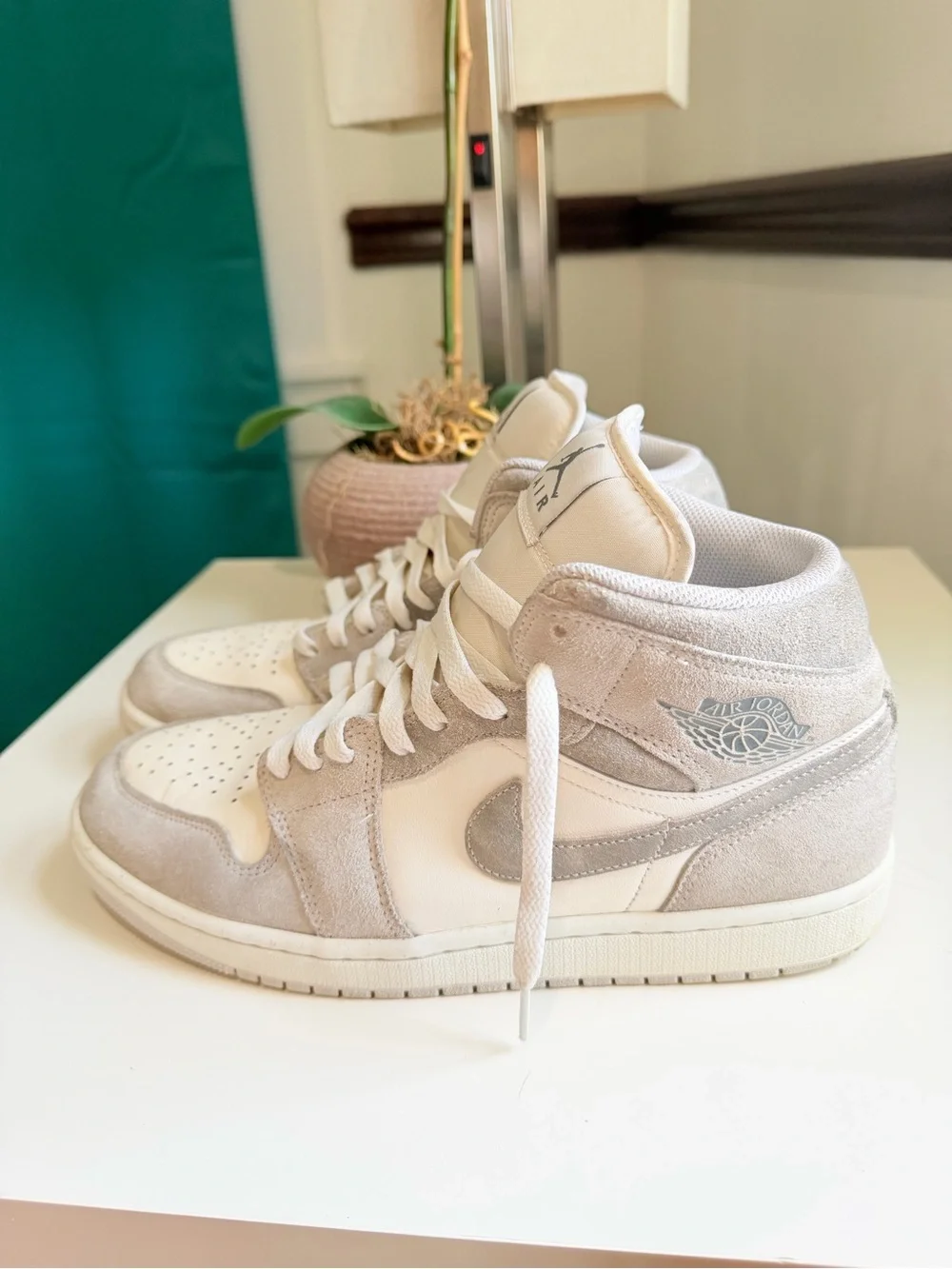 Air Jordan 1 Mid SE Neutral Grey Sail (FQ7720-002) - Men's Size 9.5 / Women's
